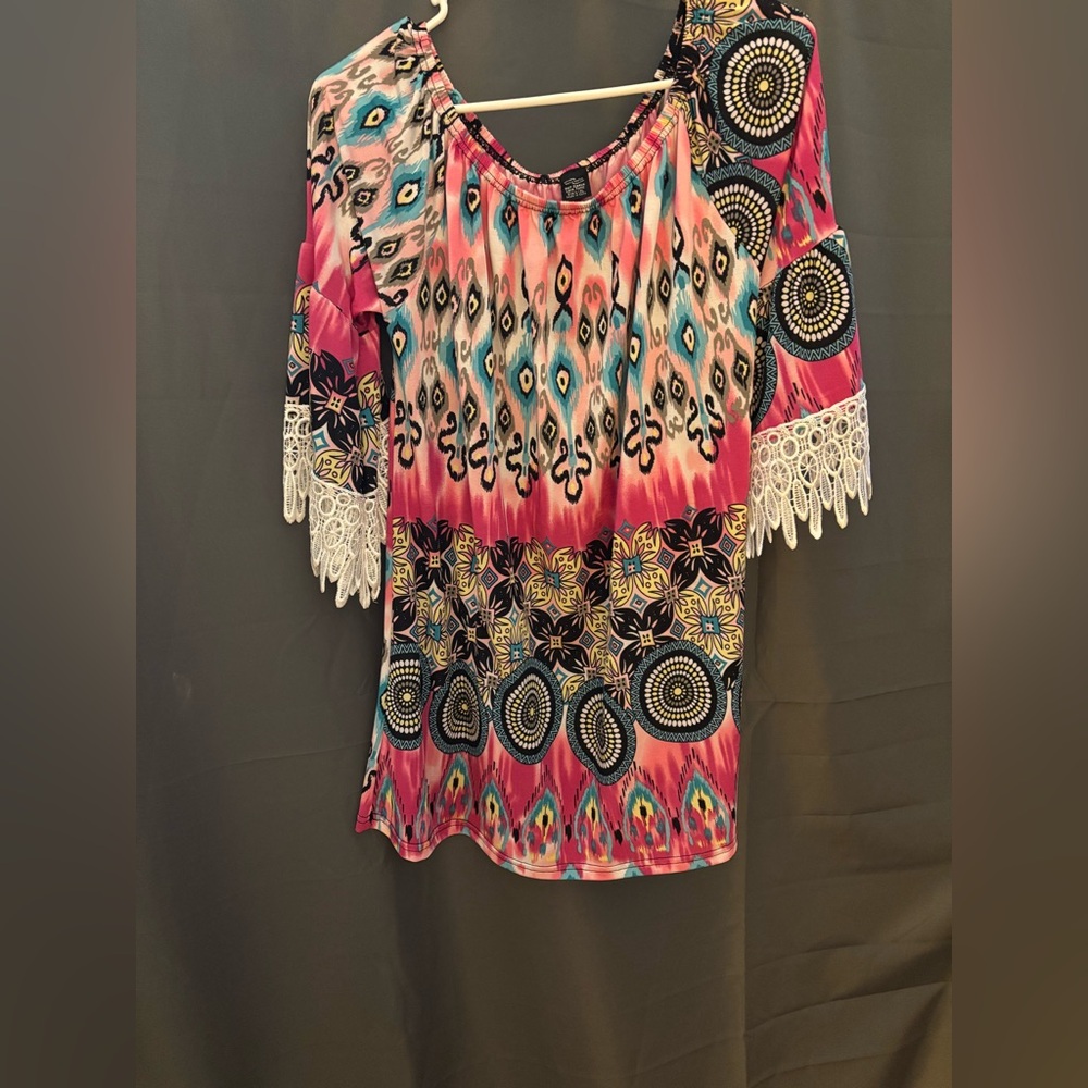 Colorful Patterned Tunic Top With Lace Sleeves NWOT